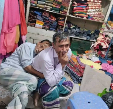ঝলম বাজারে হৃদয় বস্রবিতানে চুরি: সিসিটিভি ফুটেজে যা দেখা গেল
