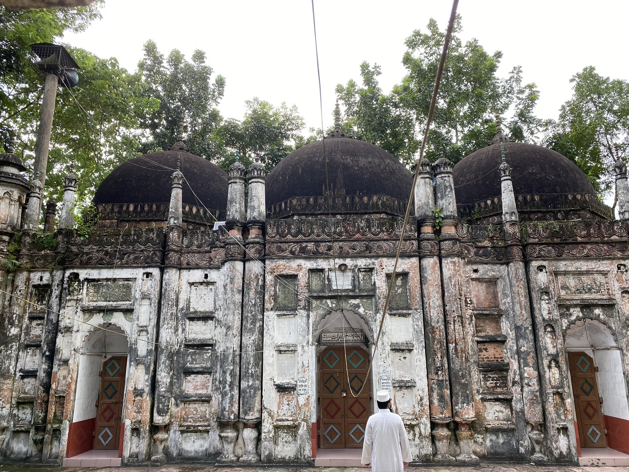 নওয়াব ফয়জুন্নেছার স্বামী গাজী চৌধুরীর বাড়ী সংলগ্ন মসজিদ: ইতিহাস ও ঐতিহ্য  