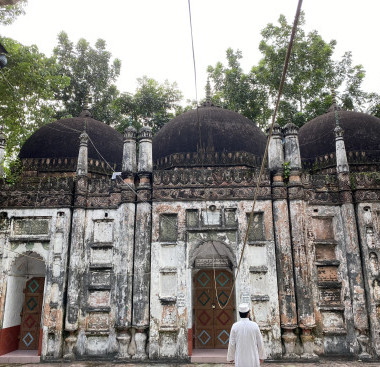 নওয়াব ফয়জুন্নেছার স্বামী গাজী চৌধুরীর বাড়ী সংলগ্ন মসজিদ: ইতিহাস ও ঐতিহ্য  